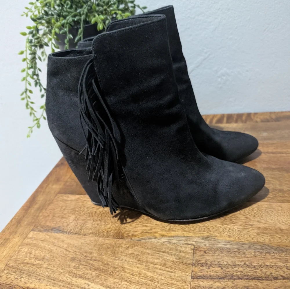 Charles David Bootie 7.5 Black‎ Suede Fringe Cowgirl Western Rocker Grunge Wedge